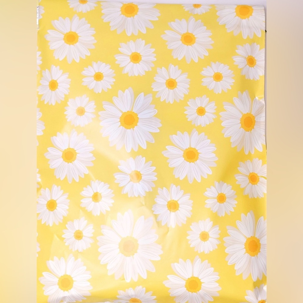 🛑 not yet for sale 🛑 25 daisy 🌼 polymailers